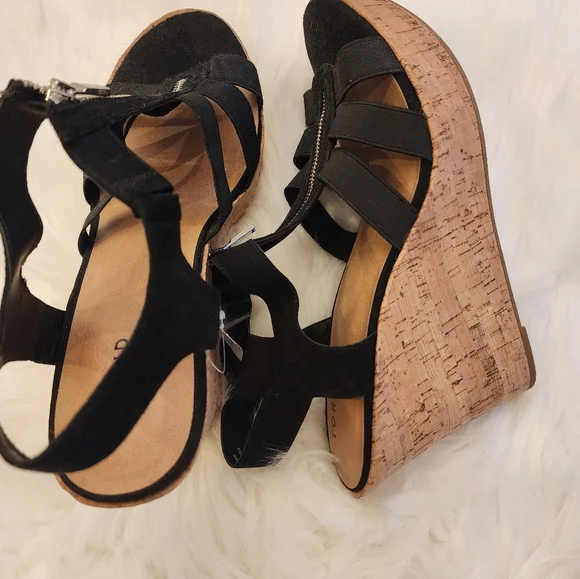 NWT Torrid Black Wedge Platform Sandals - Picture 6 of 7